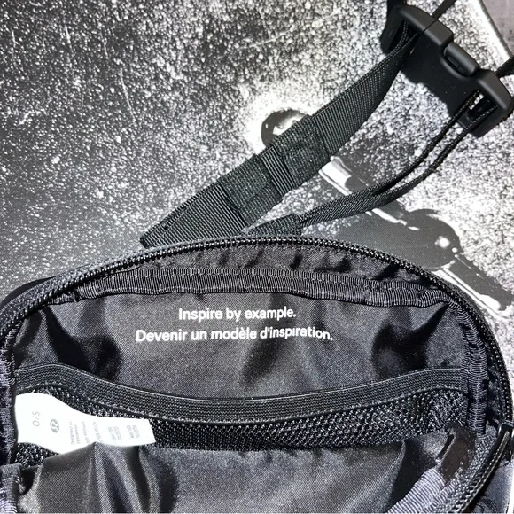 NWT Lululemon Belt Bag - Picture 3 of 9